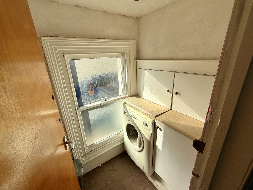Lot: 172 - VACANT FLAT FOR IMPROVEMENT - Utility room